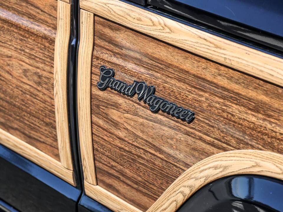 Bild 18/44 von Jeep Grand Wagoneer (1988)