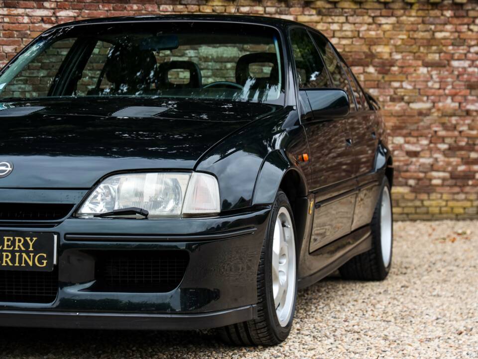 Image 18/50 de Lotus Carlton (1992)