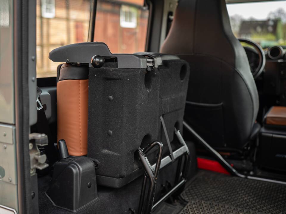 Image 22/42 of Land Rover Defender 90 (2015)