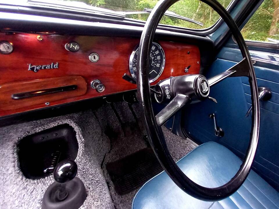 Image 12/93 of Triumph Herald 1200 (1964)