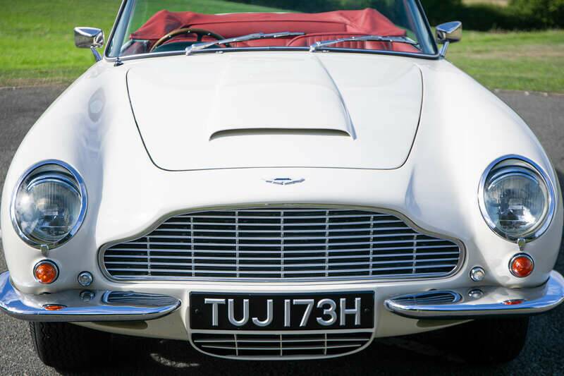 Image 26/38 of Aston Martin DB 6 Mk II Volante (1970)