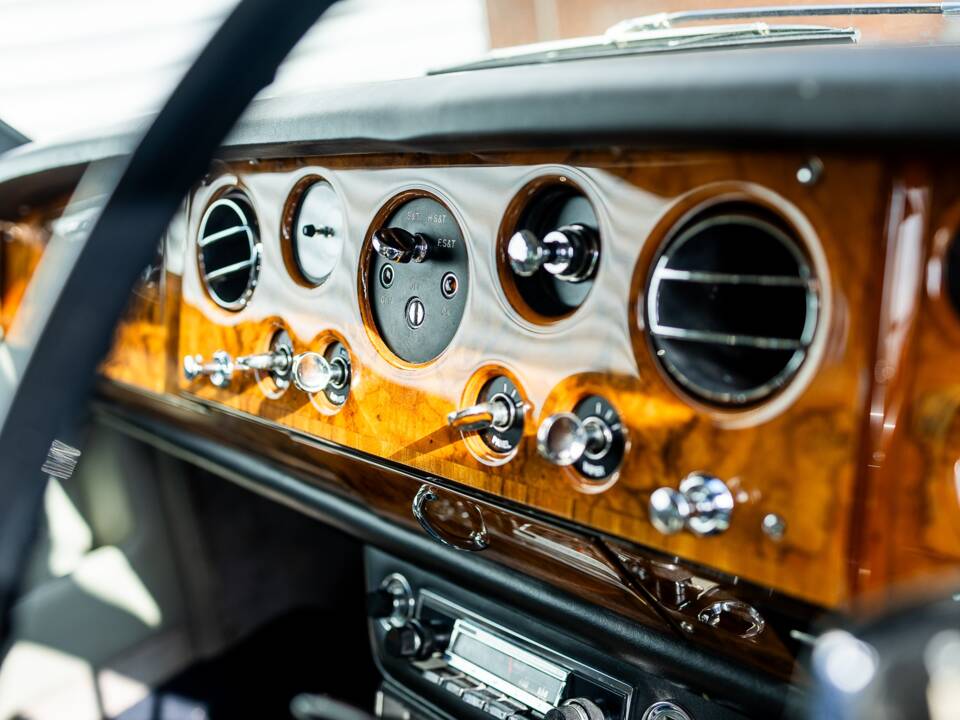 Image 45/50 of Rolls-Royce Silver Shadow I (1968)