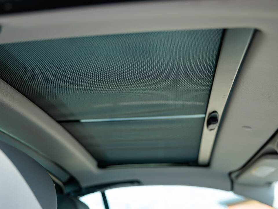 Image 47/50 of Mercedes-Benz SL 350 (2004)