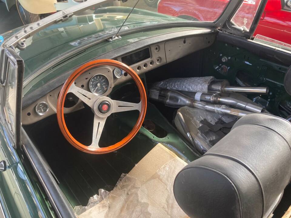 Immagine 8/14 di MG MGB (1970)
