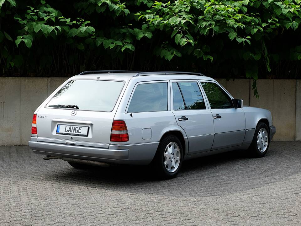 Image 8/75 of Mercedes-Benz E 280 T (1994)