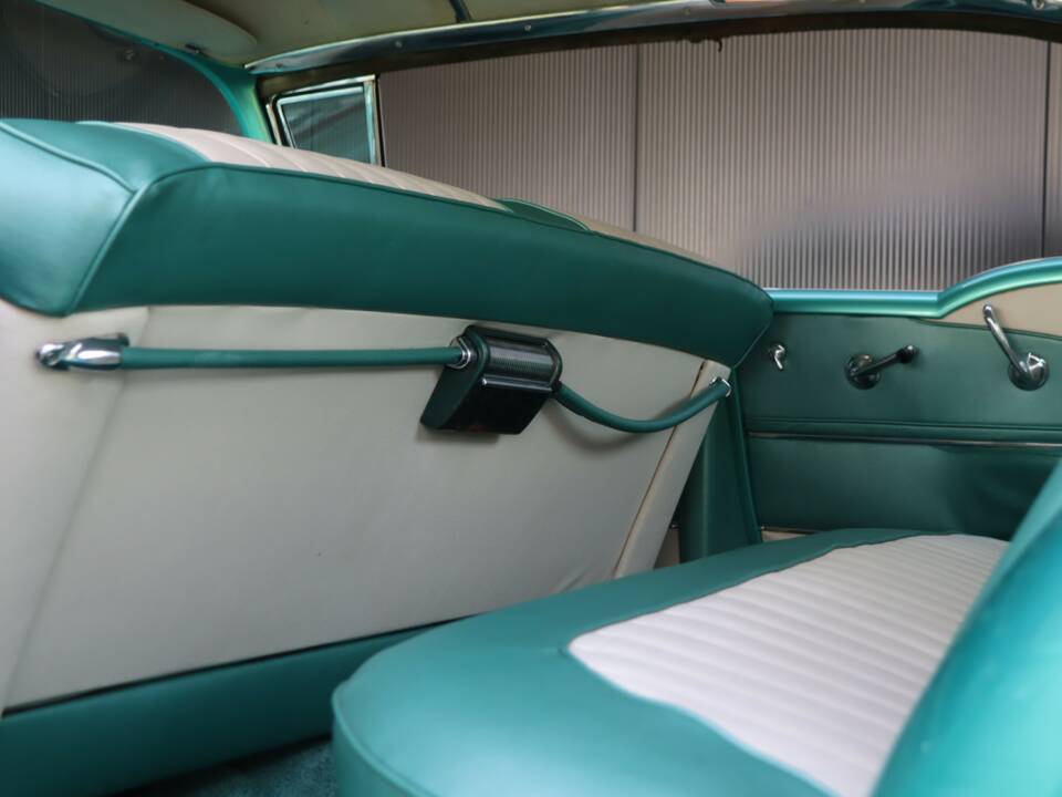 Image 34/50 of Buick 60 Century Riviera (1955)
