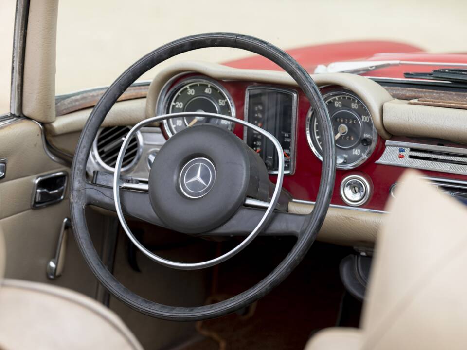 Image 9/18 of Mercedes-Benz 280 SL (1970)