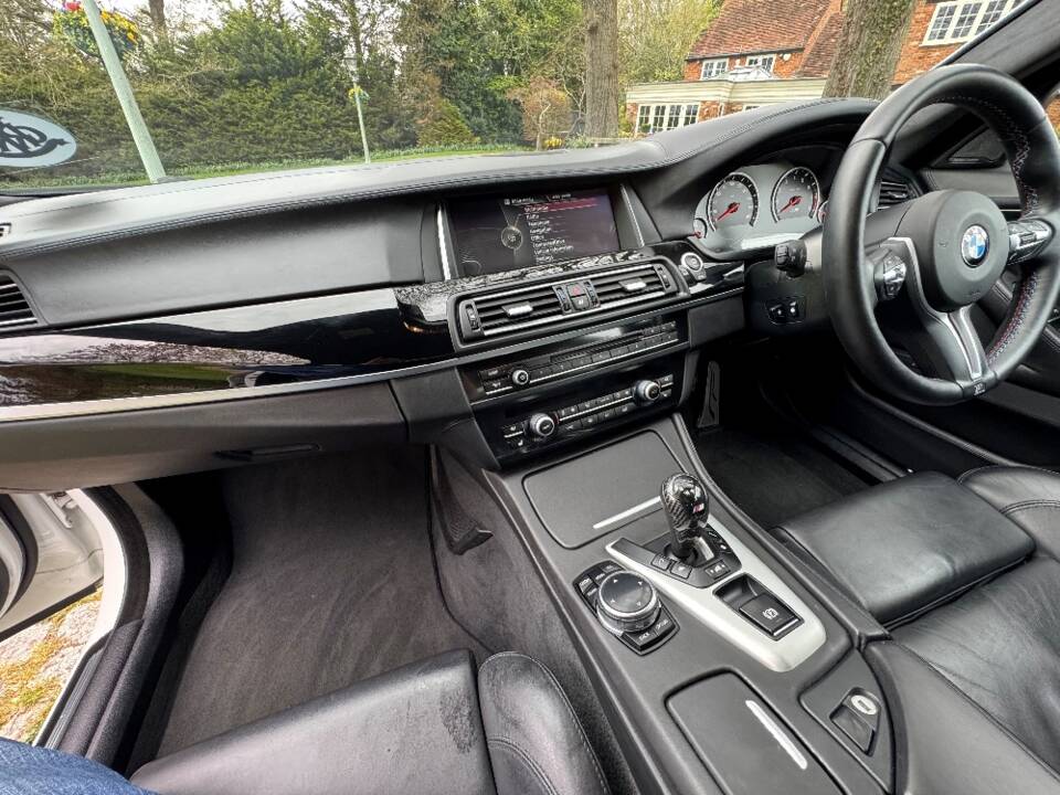 Bild 28/30 von BMW M5 (2014)