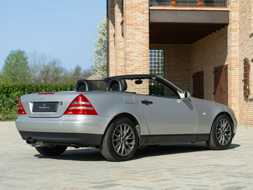 Afbeelding 7/50 van Mercedes-Benz SLK 200 (1997)