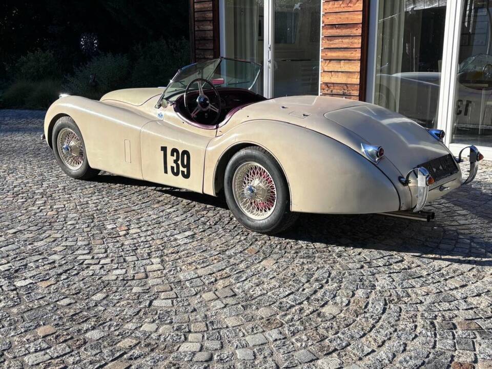 Image 8/8 of Jaguar XK 120 OTS (1952)