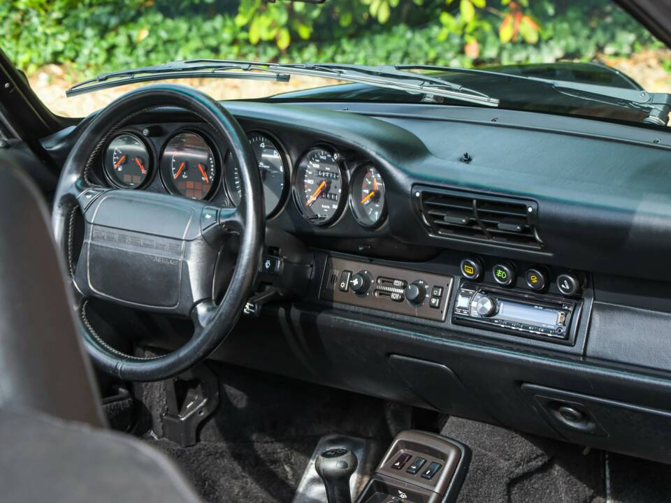 Obraz 43/50 pojazdu Porsche 911 Carrera 2 (1991)