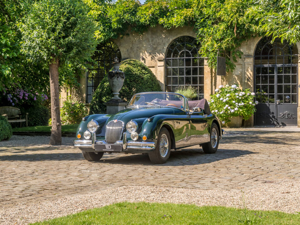 Image 14/37 of Jaguar XK 150 3.8 S OTS (1959)
