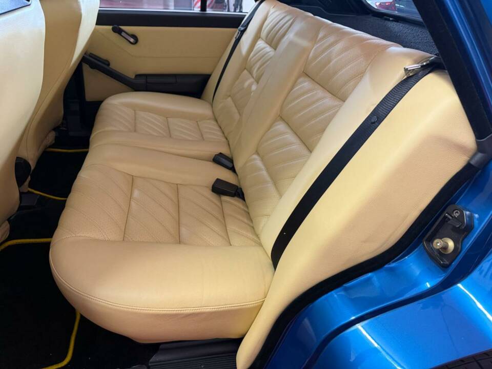 Image 27/50 of Lancia Delta HF Integrale 16V (1994)