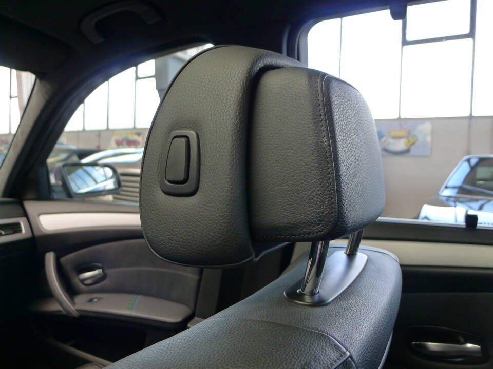Image 37/39 of ALPINA B5 S (2007)