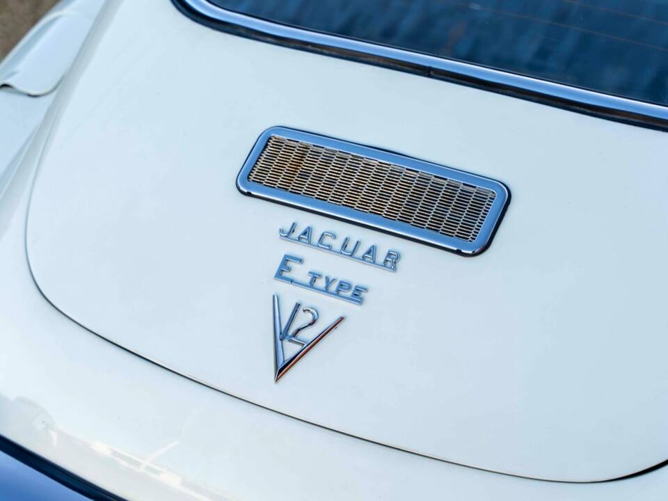 Bild 6/10 von Jaguar E-Type V12 (2+2) (1972)
