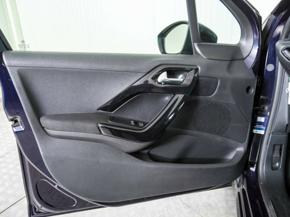 Image 32/50 of Peugeot 208 1.2 PureTech 82 (2019)