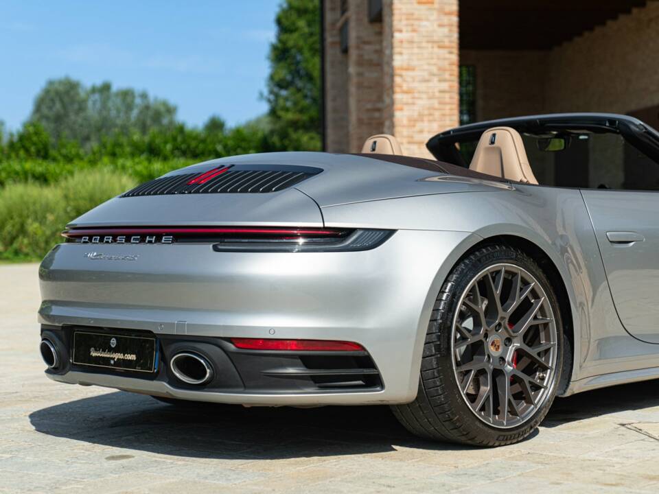 Image 19/50 of Porsche 911 Carrera 4S (2019)