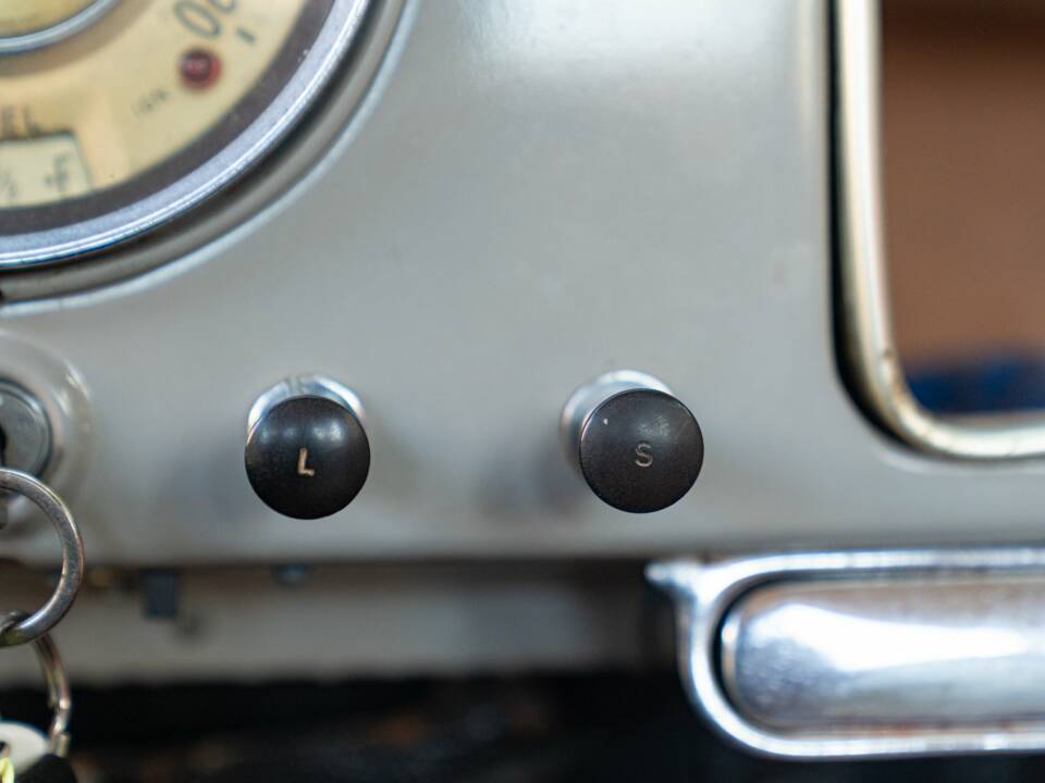 Image 40/50 of Morris Minor 1000 (1958)