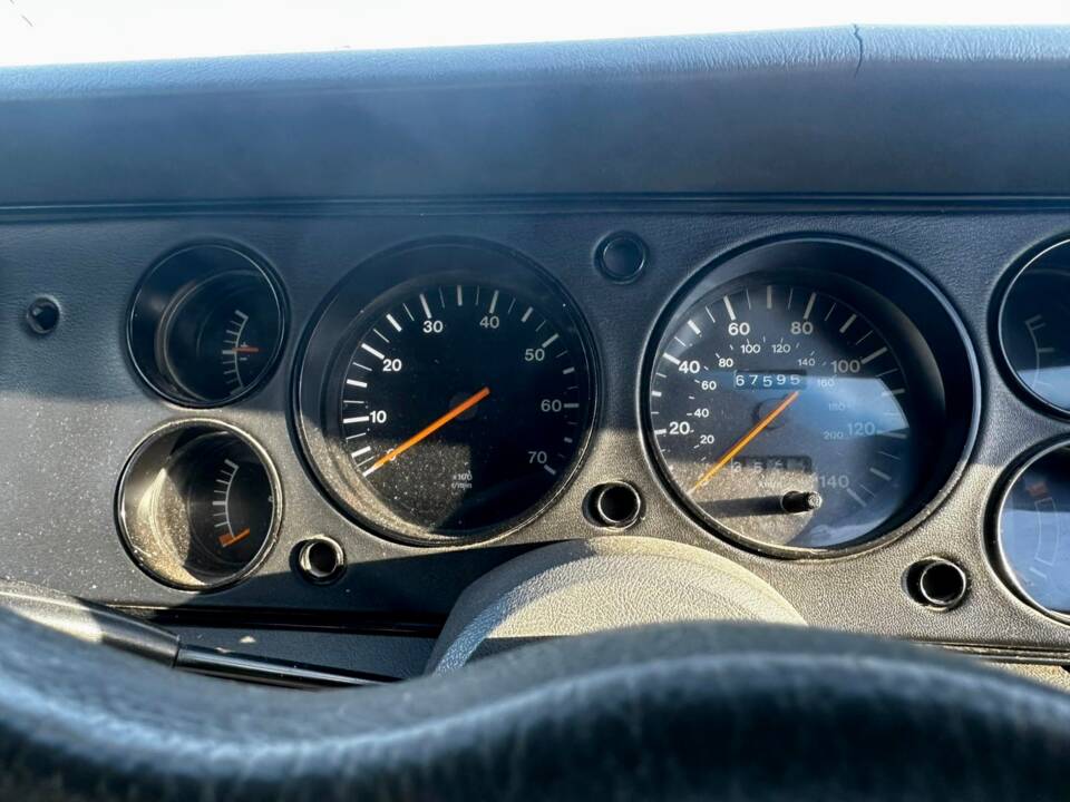 Bild 43/70 von Ford Capri 2,8i (1986)