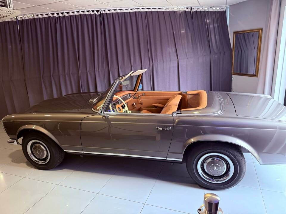 Image 13/36 of Mercedes-Benz 230 SL (1966)