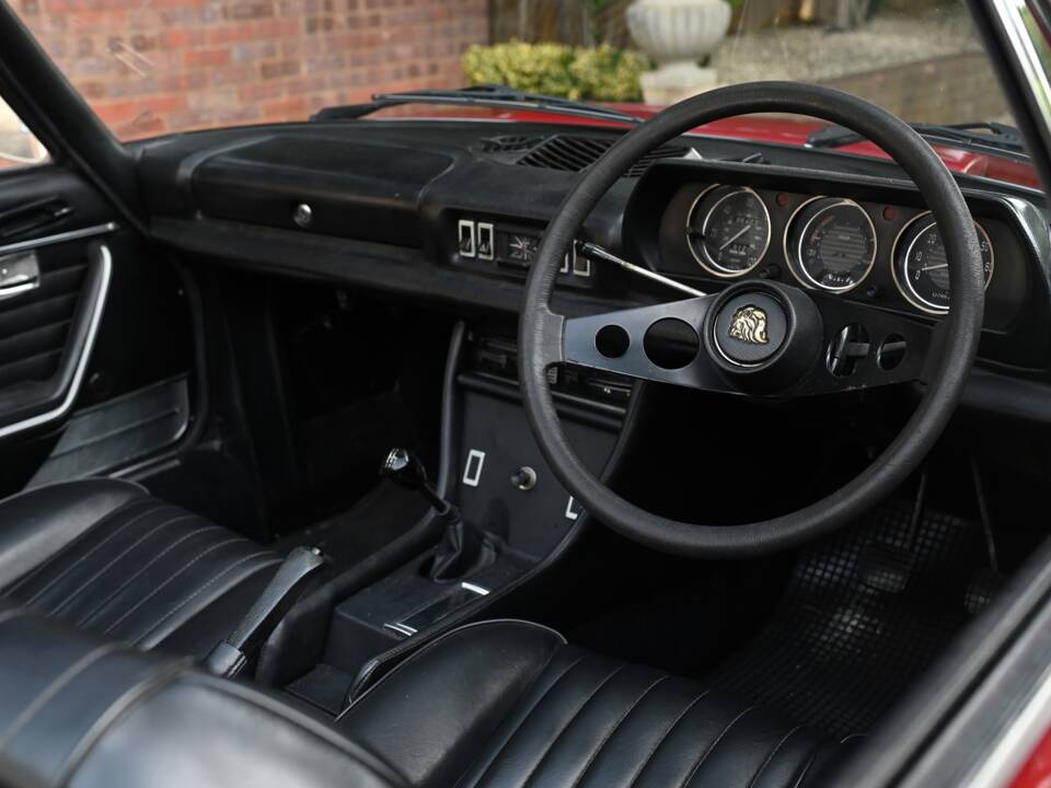 Image 4/26 of Peugeot 504 Convertible (1974)