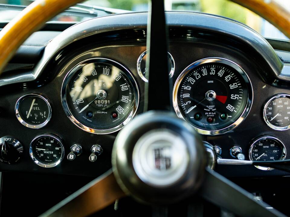 Bild 40/43 von Aston Martin DB 6 Vantage (1967)