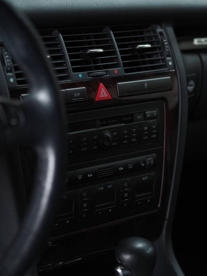 Bild 49/55 von Audi A8 3.7 quattro (2000)