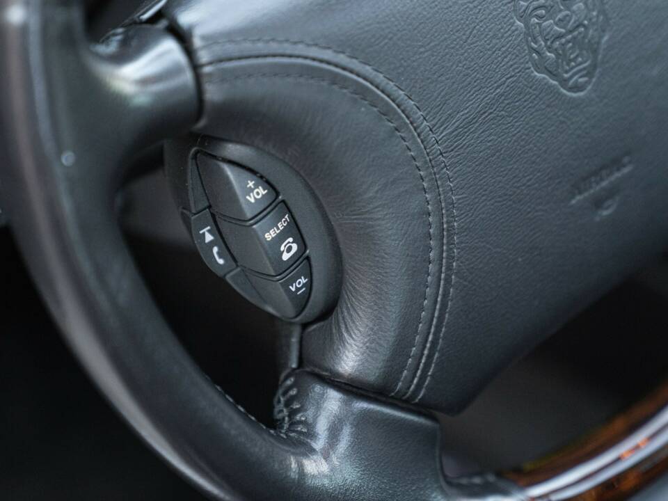 Bild 36/50 von Jaguar XJ 8 Executive (1997)