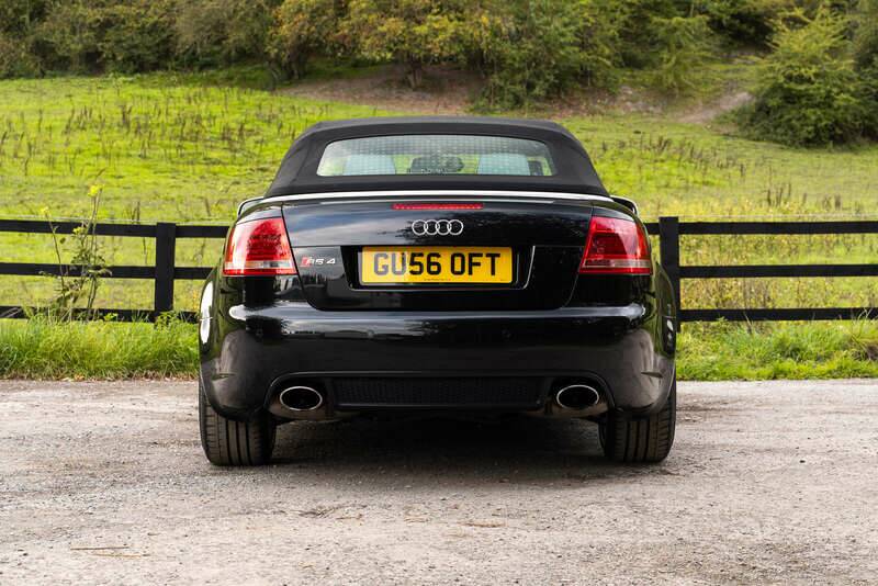 Bild 12/35 von Audi RS4 (2006)