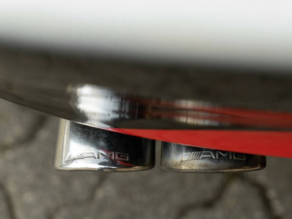 Image 13/41 of Mercedes-Benz A 160 "F1 Häkkinen Edition" (1999)