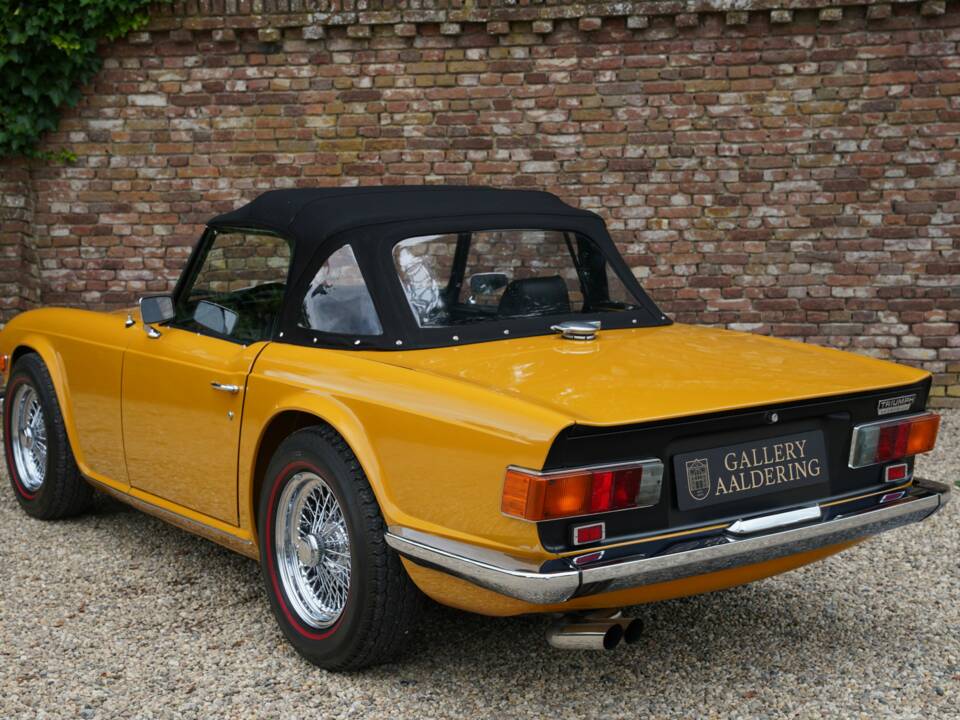 Image 28/50 of Triumph TR 6 (1971)
