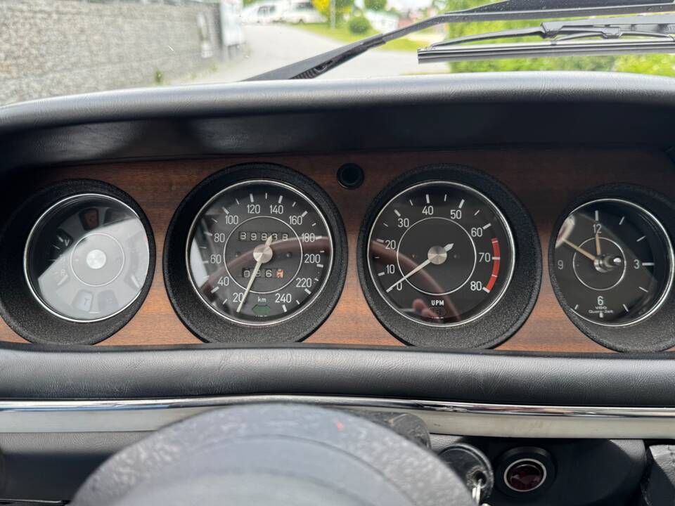Image 31/73 of BMW 2,5 CS (1975)