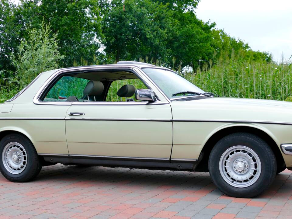 Image 3/22 of Mercedes-Benz 280 CE (1983)