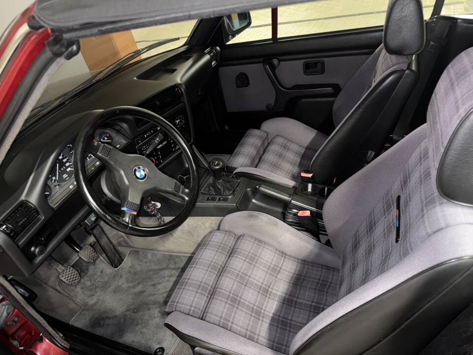 Bild 7/8 von BMW 320i (1990)