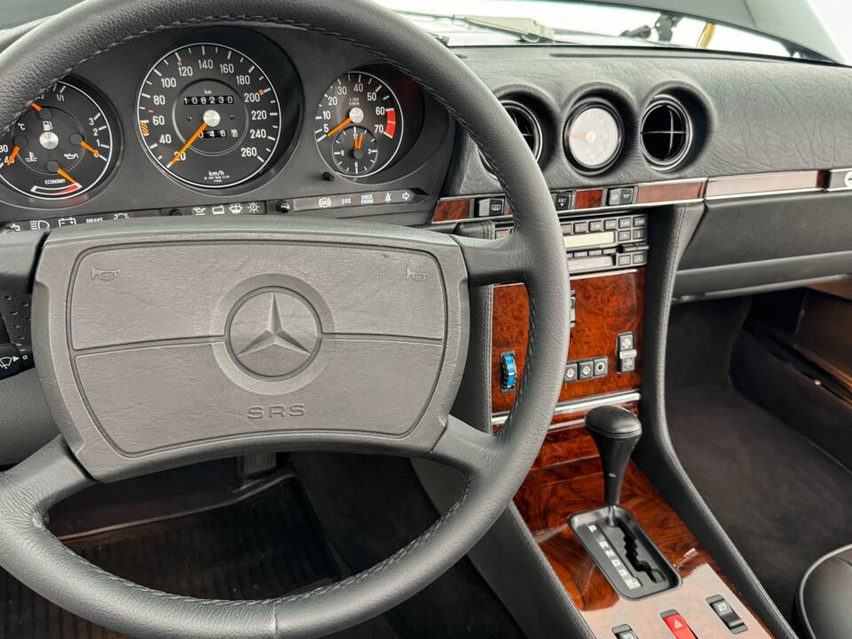 Image 27/58 of Mercedes-Benz 560 SL (1989)