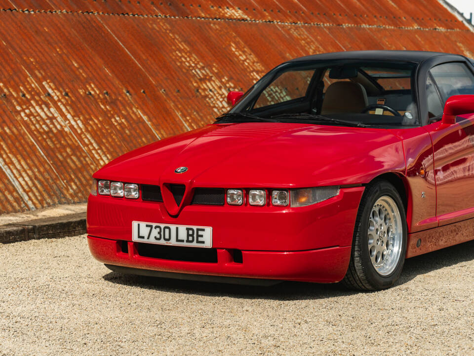 Image 37/45 de Alfa Romeo SZ (1991)