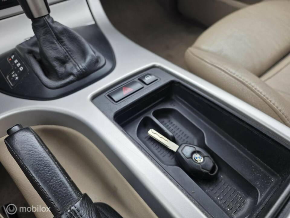 Bild 27/46 von BMW X5 3.0i (2003)