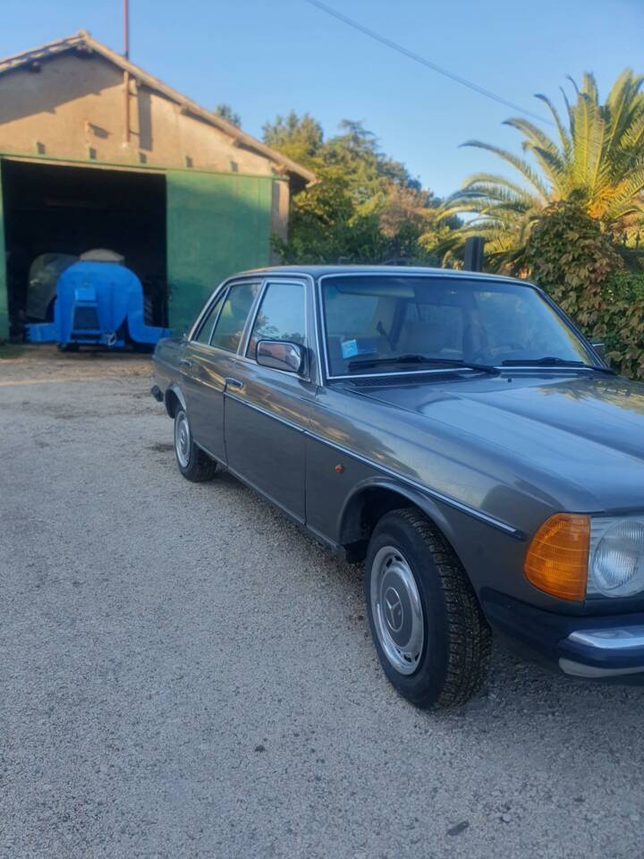 Bild 40/44 von Mercedes-Benz 240 D (1981)
