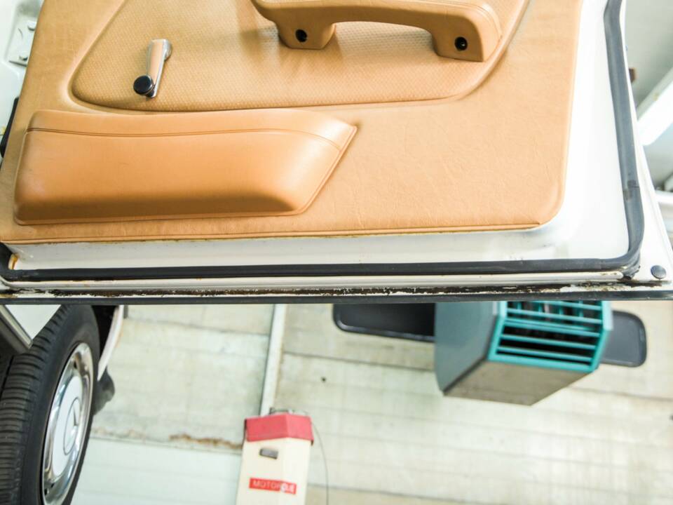 Image 41/50 of Mercedes-Benz 300 D (1980)