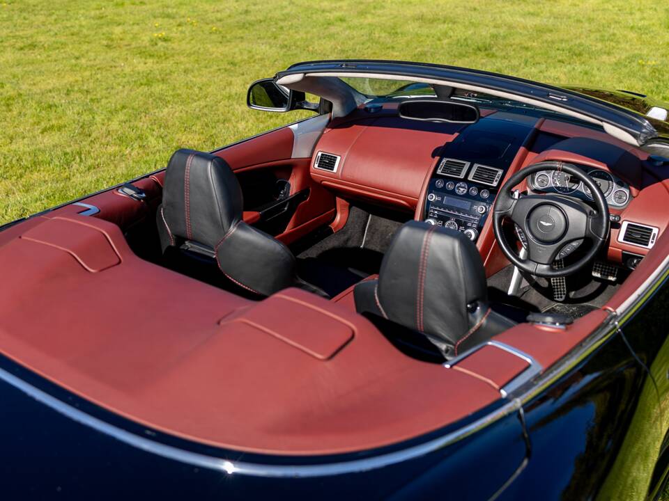 Image 14/39 of Aston Martin DBS Volante (2011)
