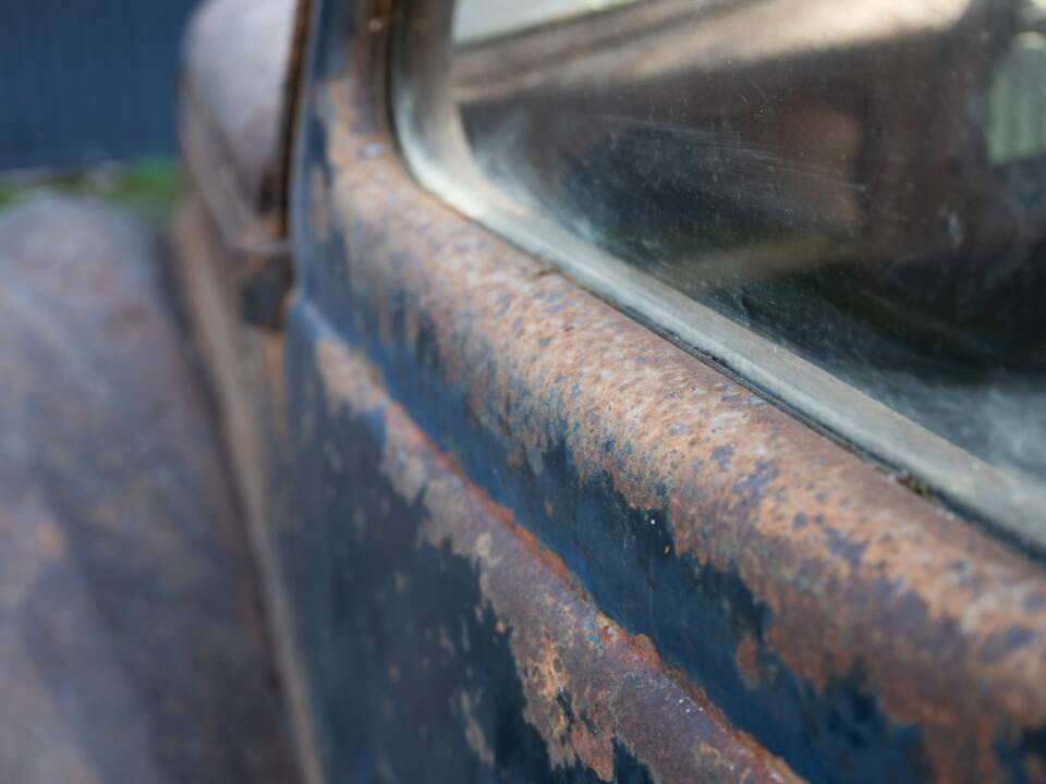 Image 74/134 of Ford V8 (1937)