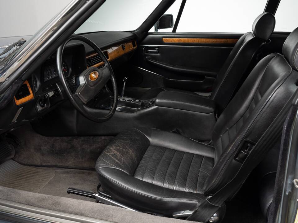 Image 13/26 of Jaguar XJ-S V12 Lynx Eventer (1985)