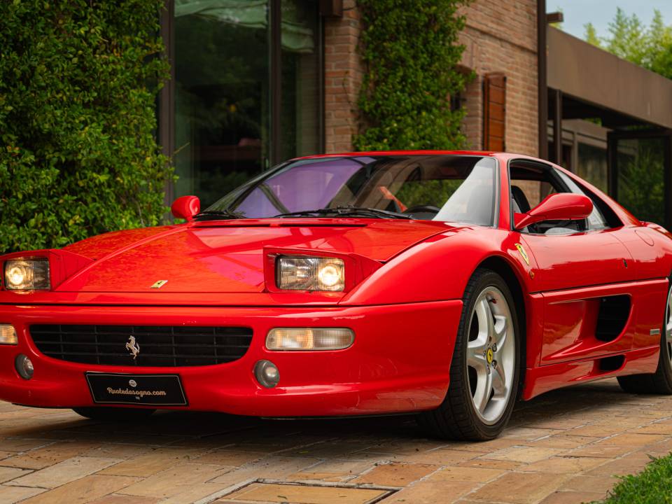 Image 12/42 de Ferrari F 355 Berlinetta (1996)