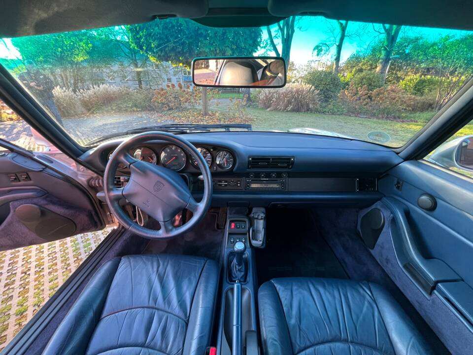 Image 22/41 of Porsche 911 Carrera 4S (1997)