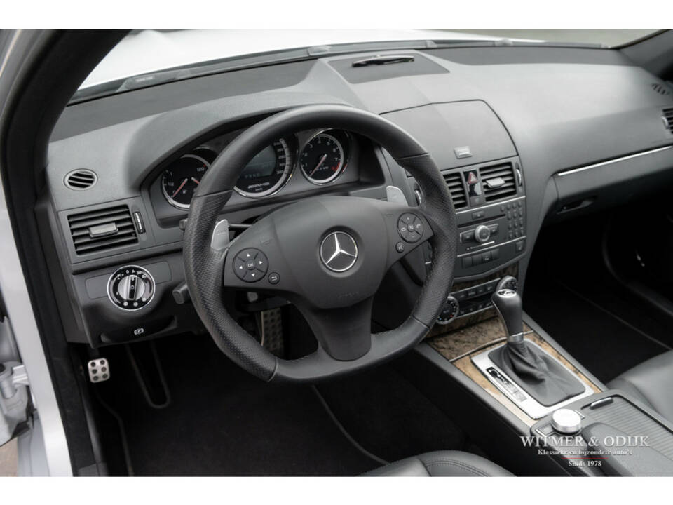 Image 18/32 of Mercedes-Benz C 63 AMG (2009)