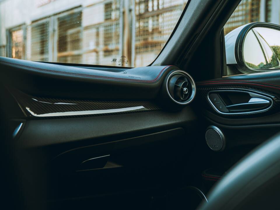 Bild 20/26 von Alfa Romeo Giulia Quadrifoglio (2017)