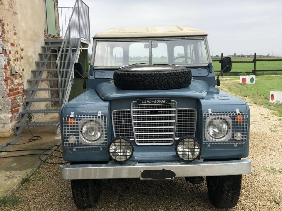 Image 2/12 de Land Rover 88 (1983)