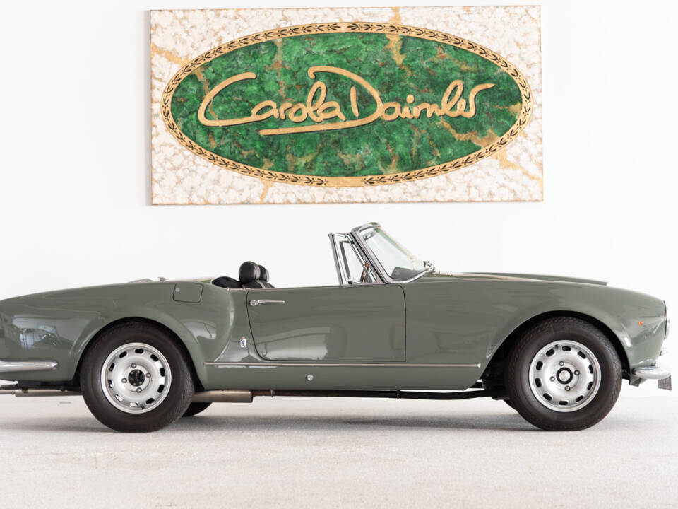 Image 13/38 de Lancia Aurelia B24 Convertible (1957)