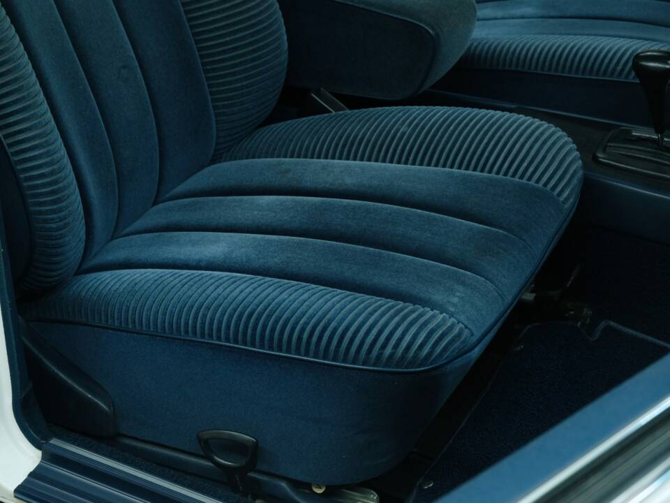 Bild 42/50 von Mercedes-Benz 230 (1977)