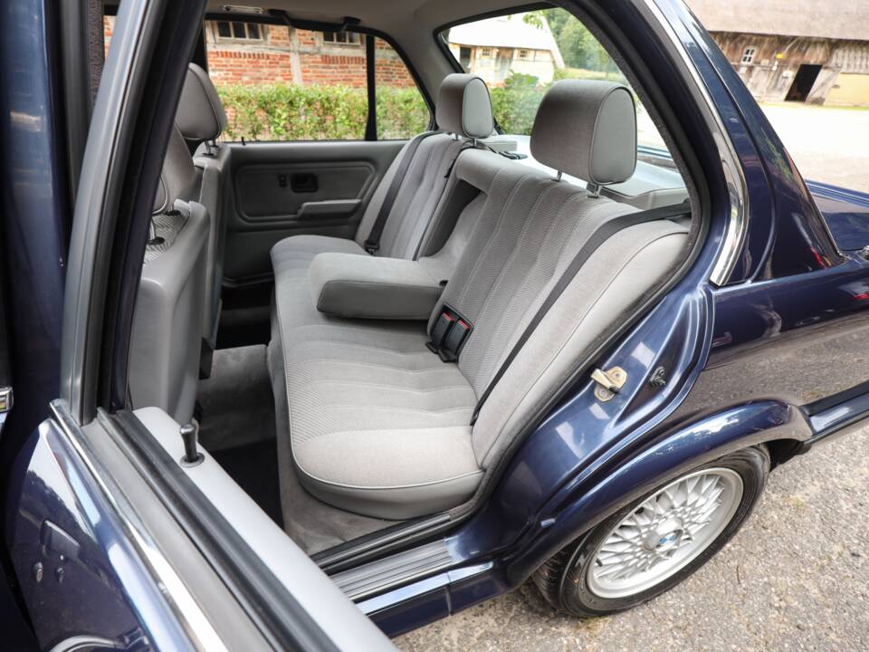 Image 14/82 of BMW 325ix (1989)